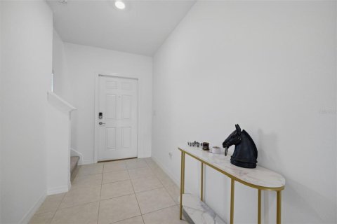 Casa en venta en Zephyrhills, Florida, 5 dormitorios, 205.96 m2 № 2259117 - foto 9