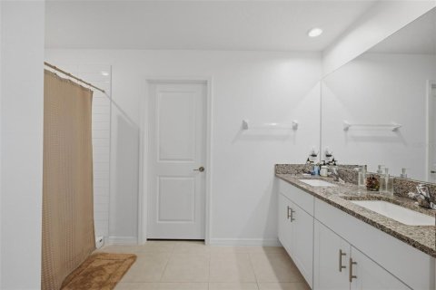Casa en venta en Zephyrhills, Florida, 5 dormitorios, 205.96 m2 № 2259117 - foto 27