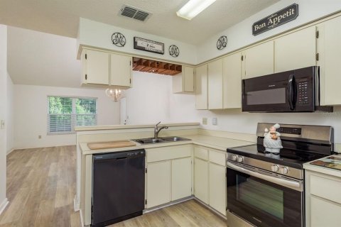 Condo in New Port Richey, Florida, 2 bedrooms  № 1817337 - photo 15