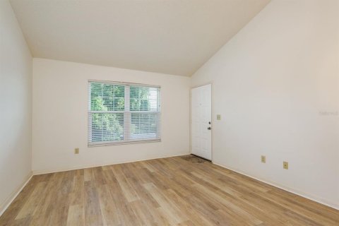 Condo in New Port Richey, Florida, 2 bedrooms  № 1817337 - photo 17
