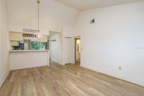 Condo in New Port Richey, Florida, 2 bedrooms  № 1817337 - photo 6