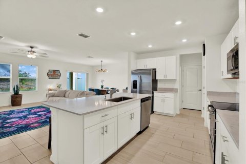 House in San Antonio, Florida 6 bedrooms, 308.99 sq.m. № 2210411 - photo 9