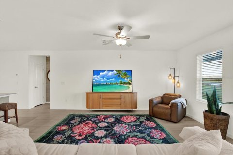 House in San Antonio, Florida 6 bedrooms, 308.99 sq.m. № 2210411 - photo 18