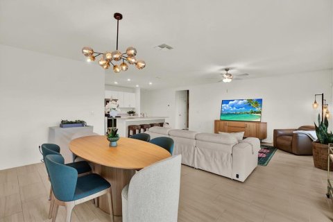 House in San Antonio, Florida 6 bedrooms, 308.99 sq.m. № 2210411 - photo 20
