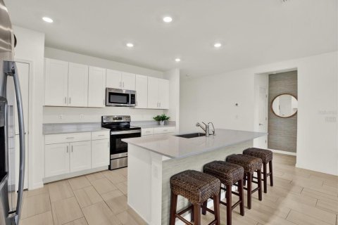 House in San Antonio, Florida 6 bedrooms, 308.99 sq.m. № 2210411 - photo 13