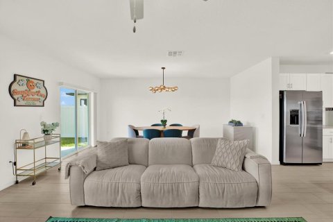 House in San Antonio, Florida 6 bedrooms, 308.99 sq.m. № 2210411 - photo 17