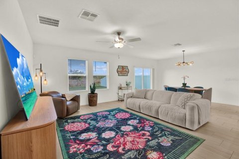 House in San Antonio, Florida 6 bedrooms, 308.99 sq.m. № 2210411 - photo 16