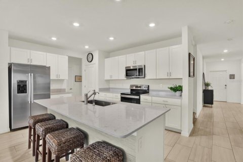 House in San Antonio, Florida 6 bedrooms, 308.99 sq.m. № 2210411 - photo 11