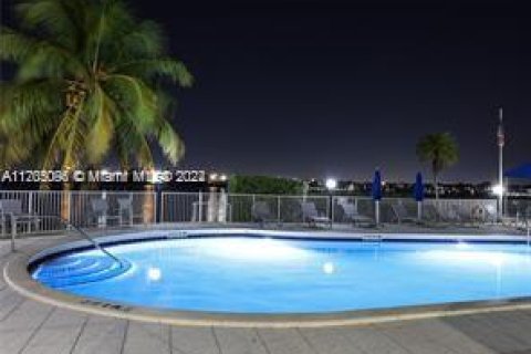 Condominio en venta en Miami, Florida, 1 dormitorio, 81.1 m2 № 1986308 - foto 2
