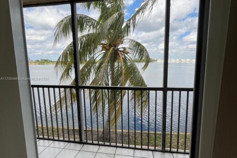 Condominio en venta en Miami, Florida, 1 dormitorio, 81.1 m2 № 1986308 - foto 13