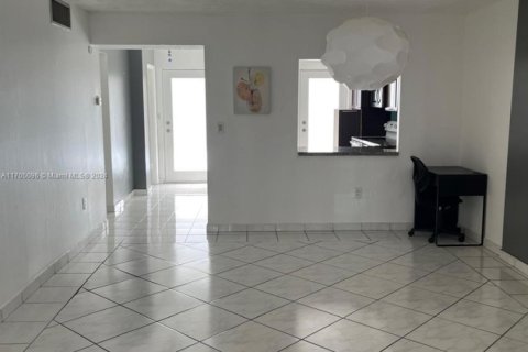 Condominio en venta en Miami, Florida, 1 dormitorio, 81.1 m2 № 1986308 - foto 12