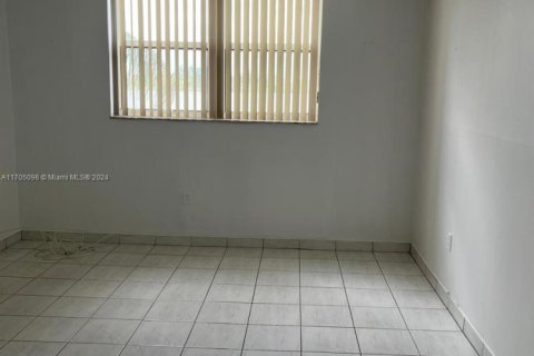 Condominio en venta en Miami, Florida, 1 dormitorio, 81.1 m2 № 1986308 - foto 9