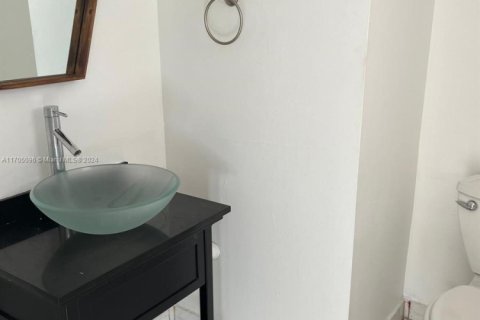 Condominio en venta en Miami, Florida, 1 dormitorio, 81.1 m2 № 1986308 - foto 14