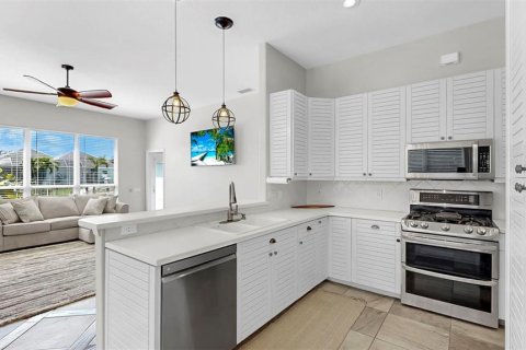 House in Bradenton, Florida 4 bedrooms, 224.45 sq.m. № 1618189 - photo 24