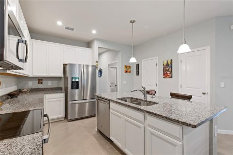 House in Land O' Lakes, Florida 3 bedrooms, 142.33 sq.m. № 1919863 - photo 5