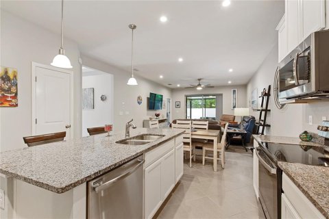House in Land O' Lakes, Florida 3 bedrooms, 142.33 sq.m. № 1919863 - photo 9