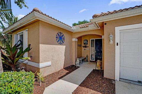 House in Lake Worth, Florida 3 bedrooms, 177.35 sq.m. № 2261746 - photo 7