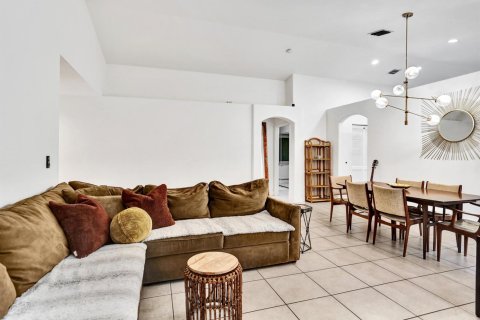 House in Lake Worth, Florida 3 bedrooms, 177.35 sq.m. № 2261746 - photo 17