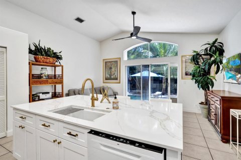 House in Lake Worth, Florida 3 bedrooms, 177.35 sq.m. № 2261746 - photo 28