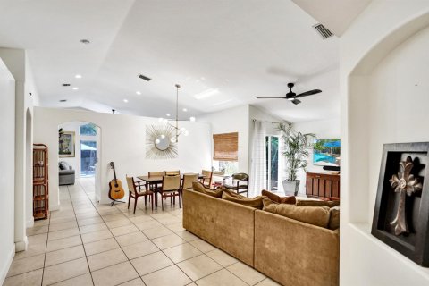House in Lake Worth, Florida 3 bedrooms, 177.35 sq.m. № 2261746 - photo 9