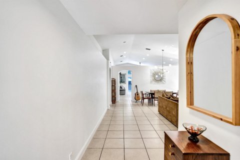 House in Lake Worth, Florida 3 bedrooms, 177.35 sq.m. № 2261746 - photo 8