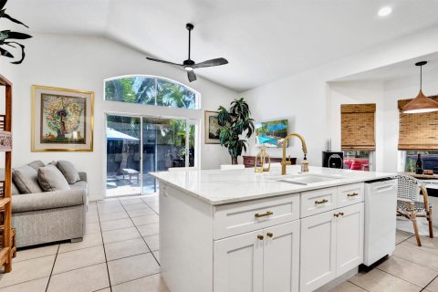 House in Lake Worth, Florida 3 bedrooms, 177.35 sq.m. № 2261746 - photo 19