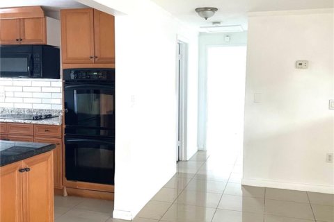 Villa ou maison à louer à Hollywood, Floride: 4 chambres, 144.74 m2 № 1975026 - photo 14