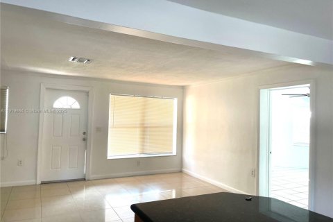 Villa ou maison à louer à Hollywood, Floride: 4 chambres, 144.74 m2 № 1975026 - photo 4