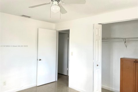 Villa ou maison à louer à Hollywood, Floride: 4 chambres, 144.74 m2 № 1975026 - photo 10