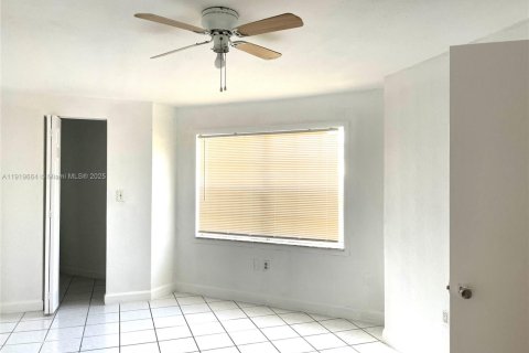 Villa ou maison à louer à Hollywood, Floride: 4 chambres, 144.74 m2 № 1975026 - photo 7