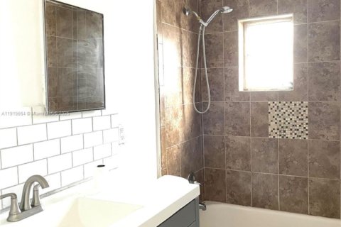 Villa ou maison à louer à Hollywood, Floride: 4 chambres, 144.74 m2 № 1975026 - photo 9