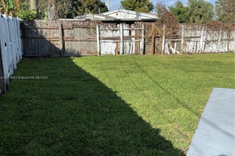 Villa ou maison à louer à Hollywood, Floride: 4 chambres, 144.74 m2 № 1975026 - photo 19