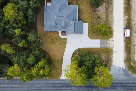 Villa ou maison à vendre à Weeki Wachee, Floride: 3 chambres, 182.55 m2 № 2318804 - photo 11