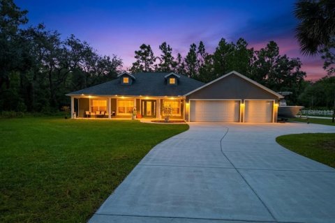 House in Weeki Wachee, Florida 3 bedrooms, 182.55 sq.m. № 2318804