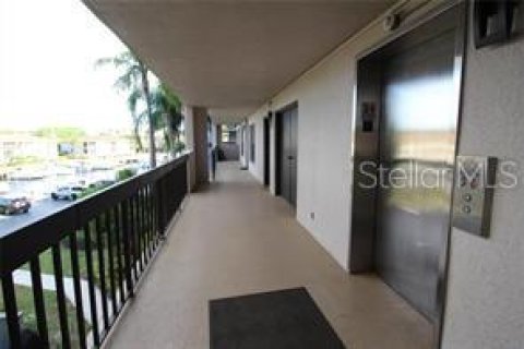 Condominio en alquiler en Tarpon Springs, Florida, 2 dormitorios, 106.84 m2 № 2356062 - foto 3
