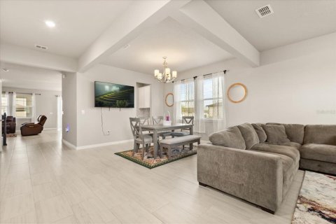 House in Minneola, Florida 5 bedrooms, 325.9 sq.m. № 1657027 - photo 4