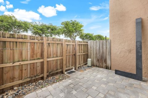 Condo in Miami, Florida, 2 bedrooms  № 2037996 - photo 20