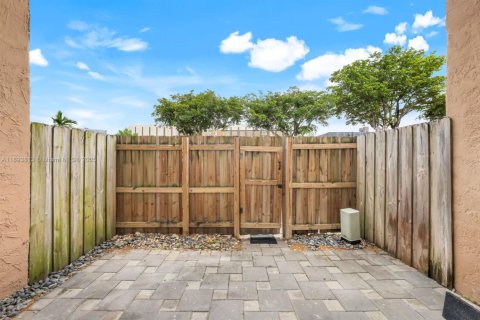 Condo in Miami, Florida, 2 bedrooms  № 2037996 - photo 19