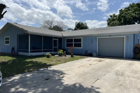House in Fort Pierce, Florida 3 bedrooms, 133.97 sq.m. № 1146317 - photo 1