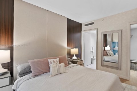 Condo in Miami, Florida, 2 bedrooms  № 1922181 - photo 13