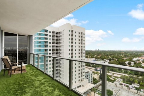 Condo in Miami, Florida, 2 bedrooms  № 1922181 - photo 26