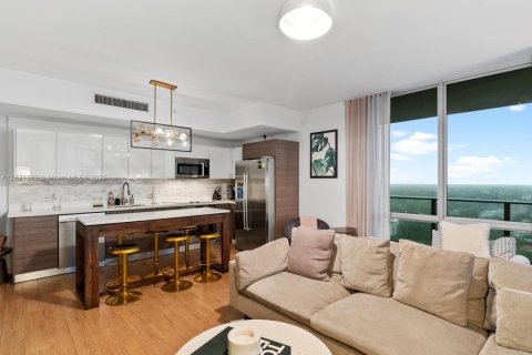 Condo in Miami, Florida, 2 bedrooms  № 1922181 - photo 2
