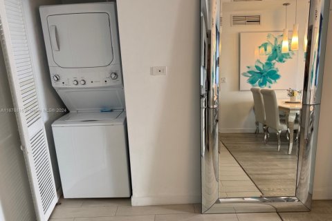 Copropriété à vendre à Hallandale Beach, Floride: 2 chambres, 94.76 m2 № 1977928 - photo 21