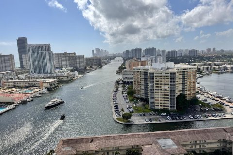 Copropriété à vendre à Hallandale Beach, Floride: 2 chambres, 94.76 m2 № 1977928 - photo 1