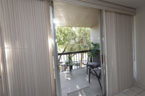 Copropriété à louer à Miami, Floride: 2 chambres, 86.12 m2 № 2191222 - photo 3