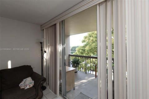 Copropriété à louer à Miami, Floride: 2 chambres, 86.12 m2 № 2191222 - photo 4