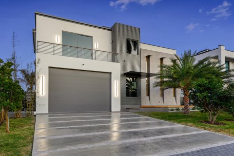 Casa en venta en Lauderdale-by-the-Sea, Florida, 5 dormitorios, 520.25 m2 № 153624 - foto 1