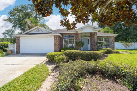 House in Palm Coast, Florida 3 bedrooms, 179.86 sq.m. № 2306044