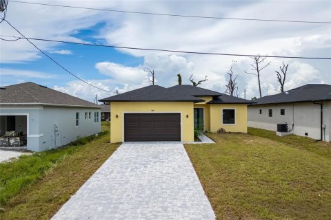 House in Rotonda, Florida 4 bedrooms, 191.75 sq.m. № 1908220 - photo 4