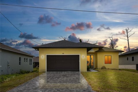 House in Rotonda, Florida 4 bedrooms, 191.75 sq.m. № 1908220 - photo 1